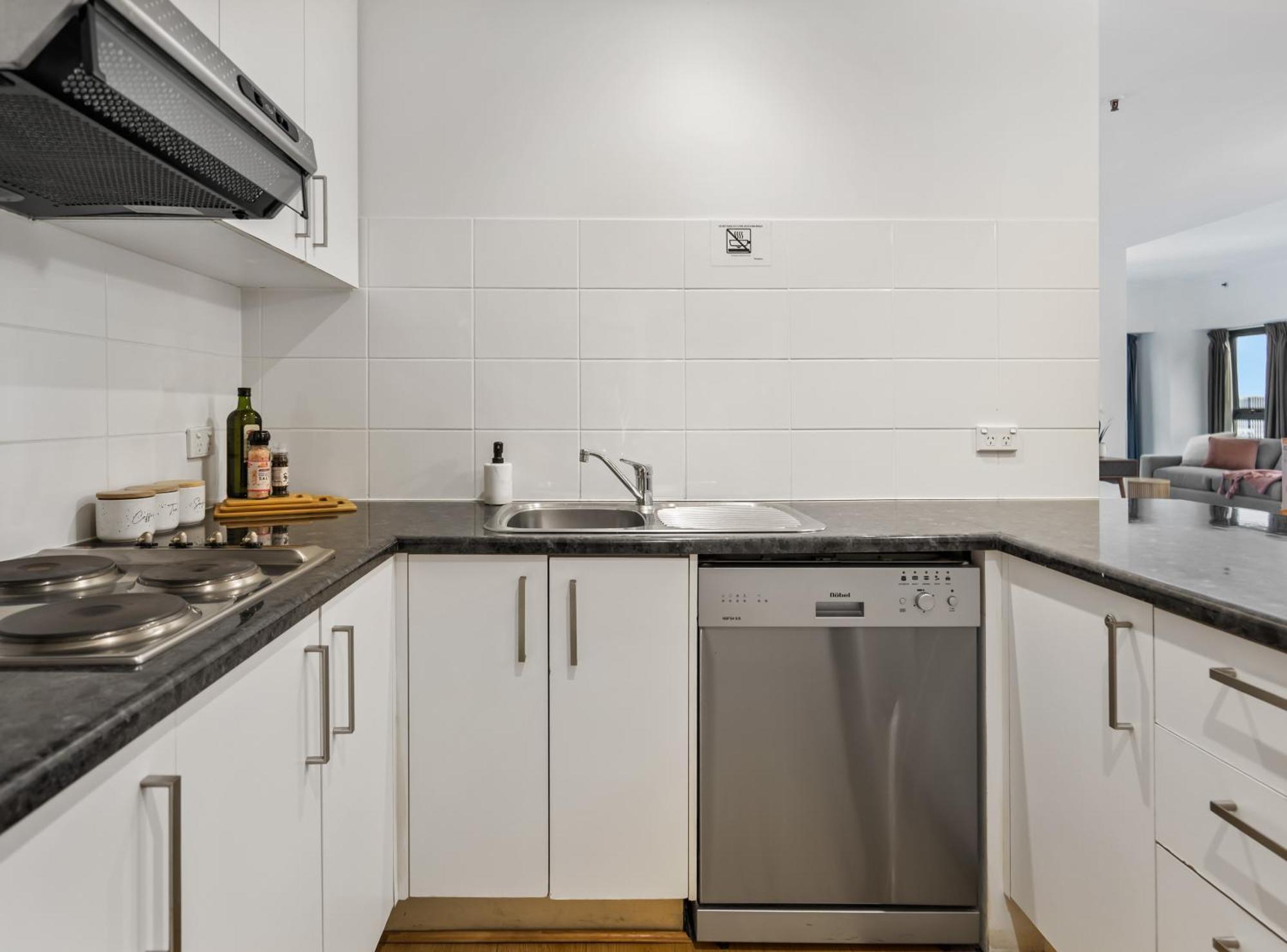 Stunning River View On Flinders Street Apartment