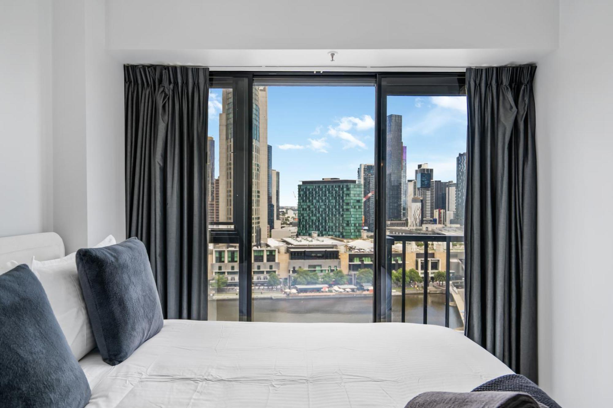 Apartment Stunning River View On Flinders Street