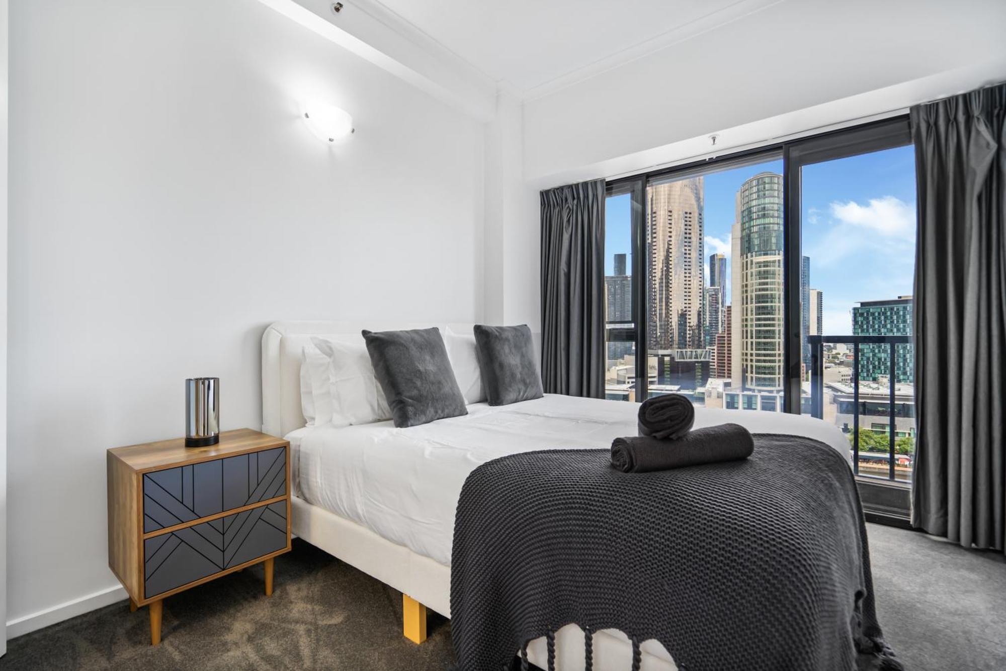 Stunning River View On Flinders Street Apartment